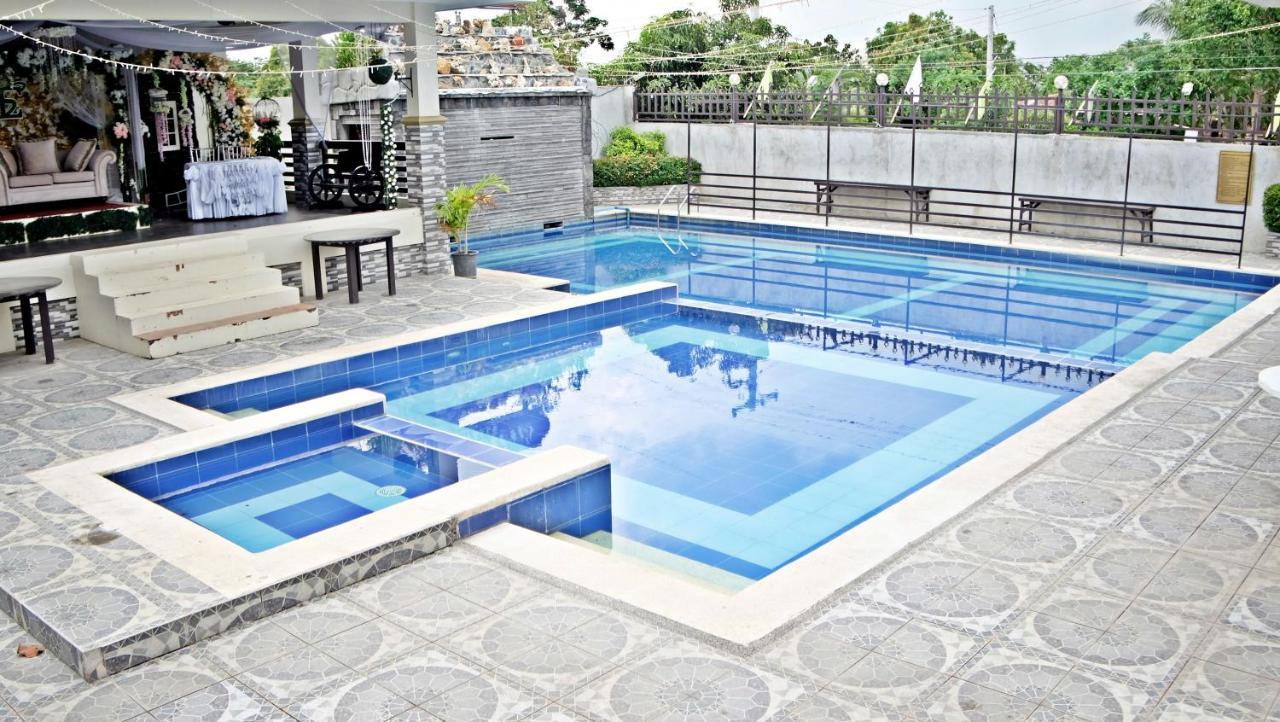 Villa Esmeralda Bryan'S Resort Hotel And Restaurant Palayan City Exterior photo