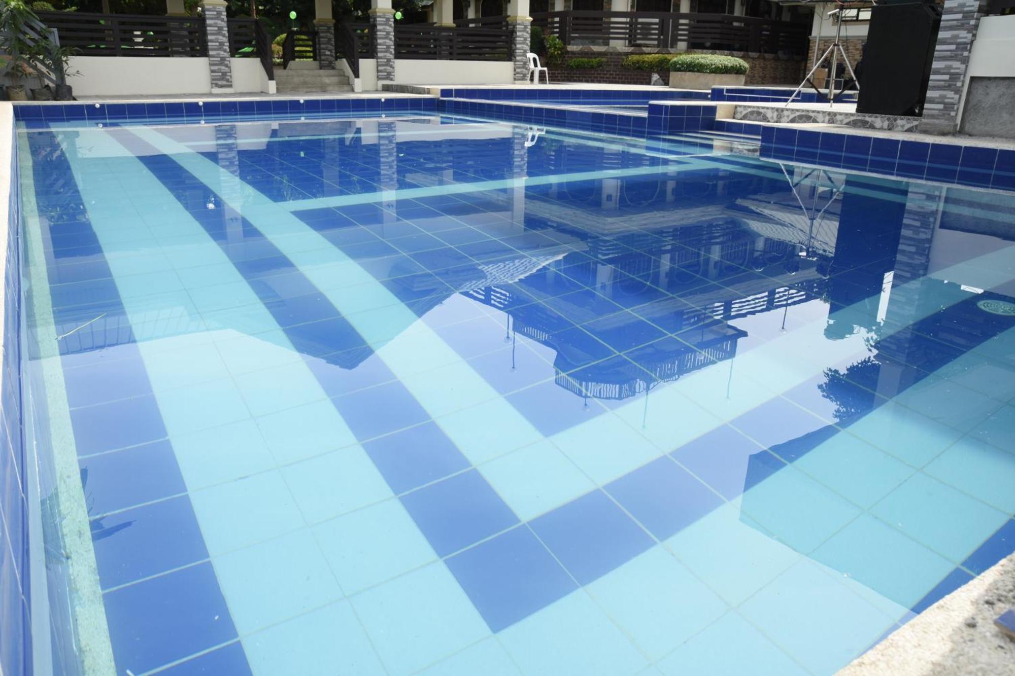 Villa Esmeralda Bryan'S Resort Hotel And Restaurant Palayan City Exterior photo